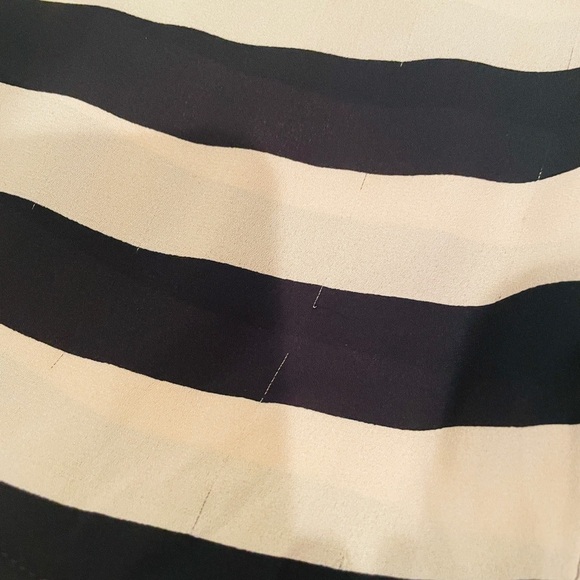Kasper Separates roll tab sleeve button down blouse M tan black stripe flowy - Picture 10 of 10